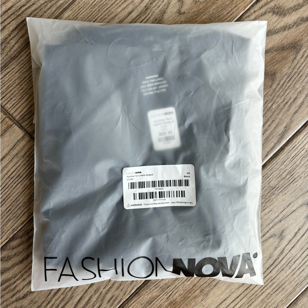 Fashion Nova Kourtney faux leather black bodysuit size XS - Picture 11 of 11